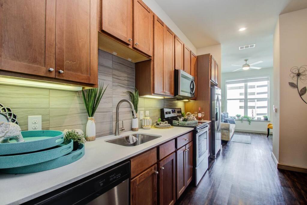 Апартаменты Luxury Living Downtown Houston Kingbed. Экстерьер фото