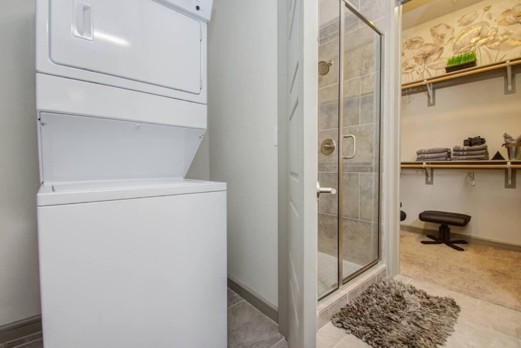 Апартаменты Luxury Living Downtown Houston Kingbed. Экстерьер фото